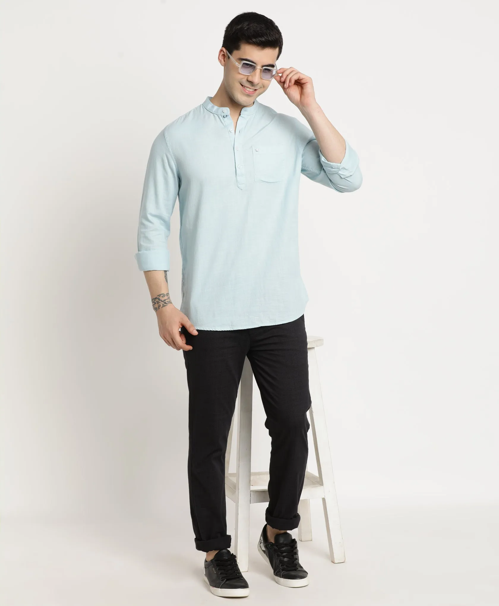 Cotton Blue Solid Slim Fit Casual Shirt