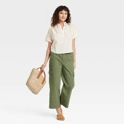 Universal Thread Women's Cropped High-Rise Cargo Pants Straight Leg Casual Fit